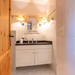 Le Vieux Moulin 4*