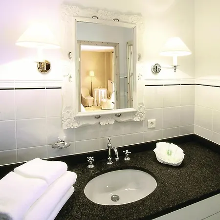 Hotel Le Vieux Moulin 4*