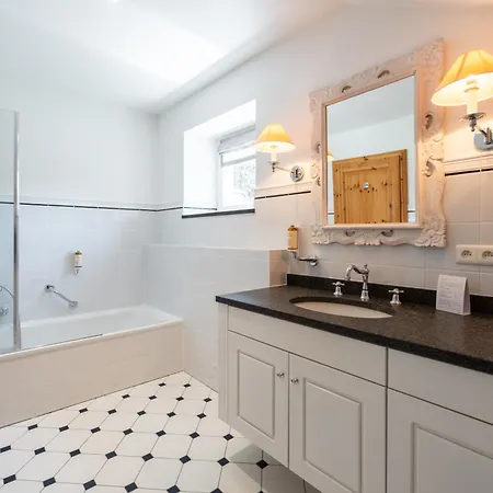 Hotel Le Vieux Moulin 4*